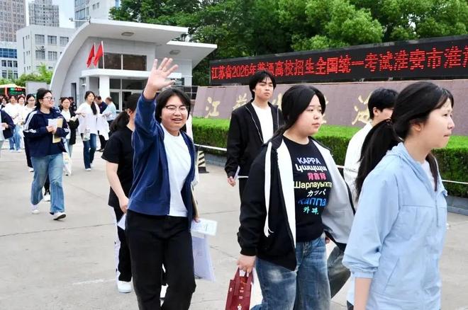 2026高考数学难吗？考生真实发声令人心疼，“刷题党”成最大输家
